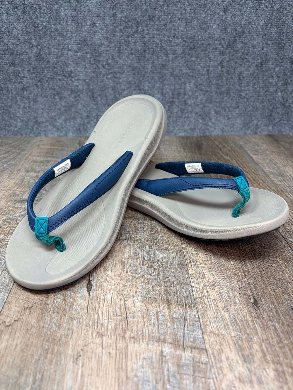 COLUMBIA Women's Thong Flip Flop Sandals Size 9
Blue Gray BL0103-403 worn once